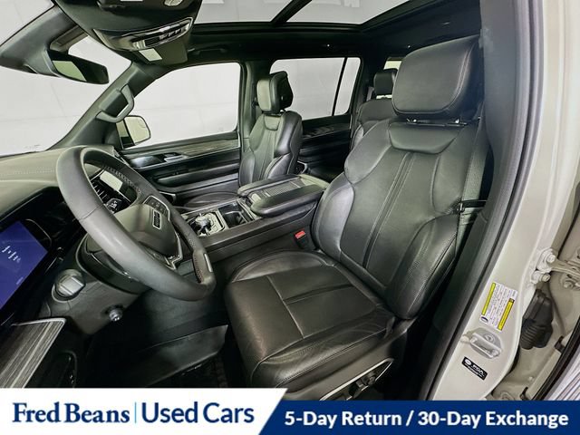 Used 2022 Jeep Wagoneer Series III w/ Premium Group I AWD/4WD image 28
