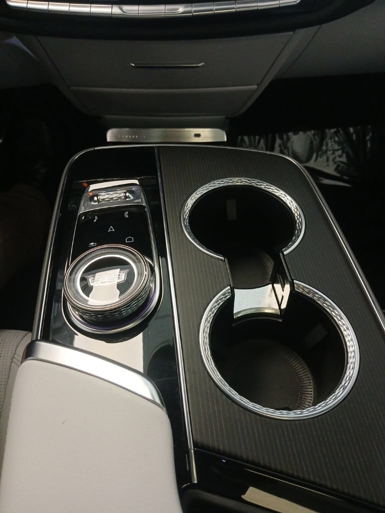 Used 2024 Cadillac Lyriq Luxury w/ LPO, Floor Liner Package AWD/4WD image 20