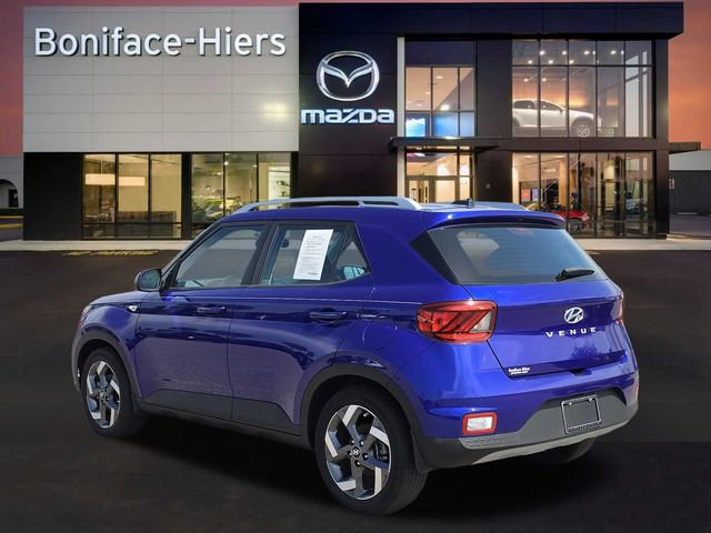 Used 2024 Hyundai Venue SEL FWD image 3