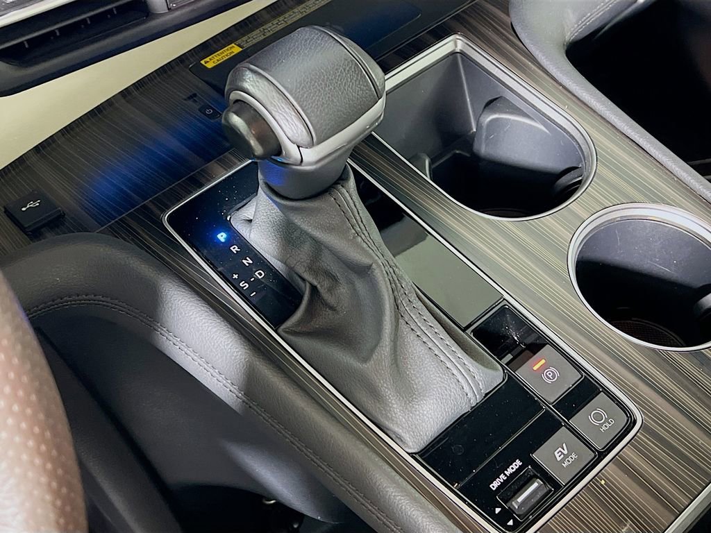 Certified 2024 Toyota Sienna Platinum FWD image 16