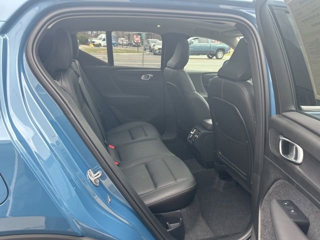 Certified 2025 Volvo XC40 B5 Plus image 15