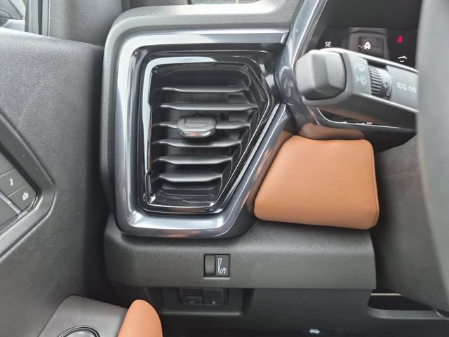 Used 2026 GMC Canyon AT4 w/ Technology Plus Package AWD/4WD image 20