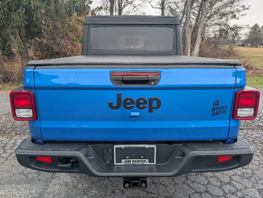 Used 2022 Jeep Gladiator Sport image 6
