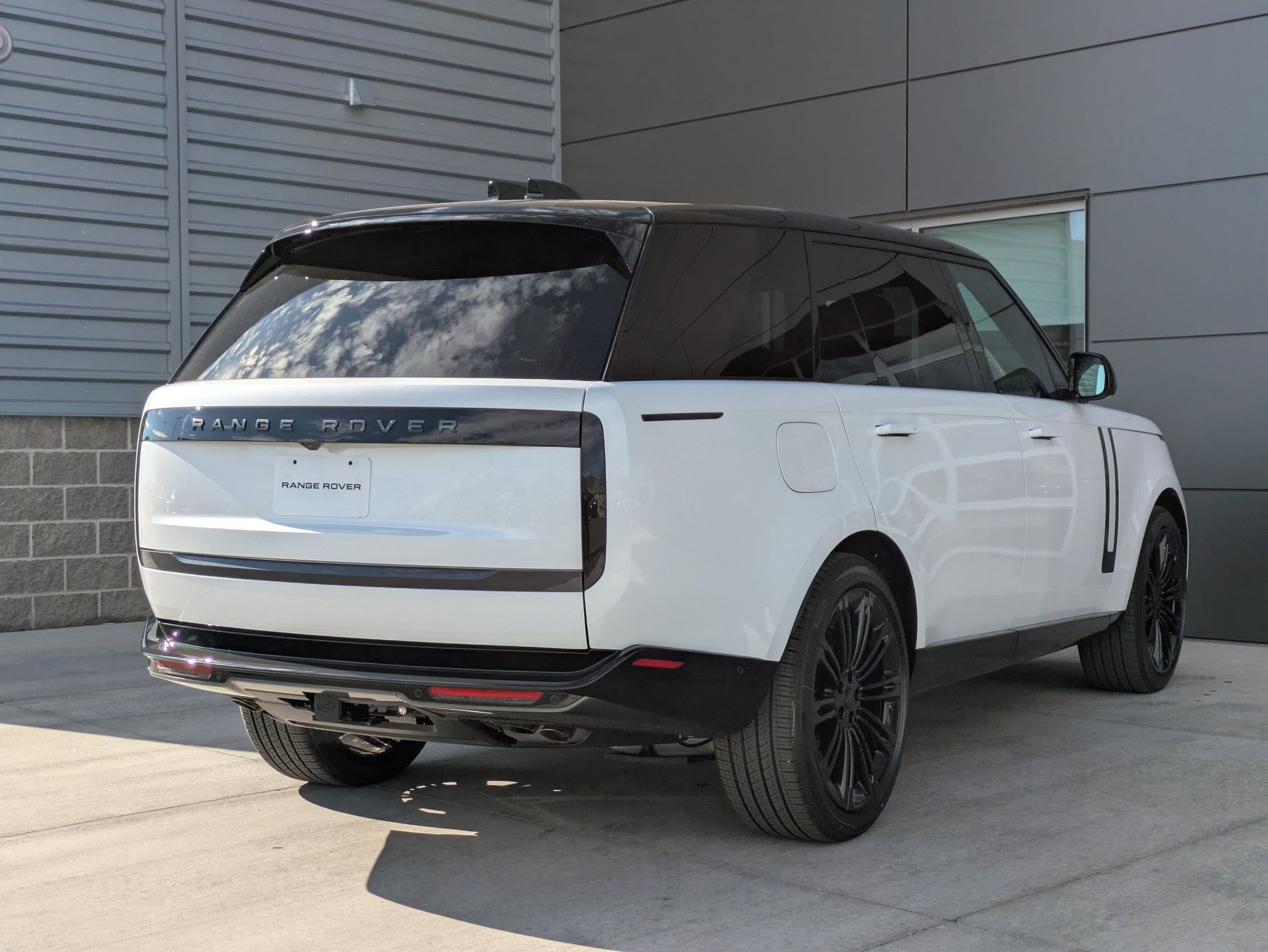 New 2026 Land Rover Range Rover Long Wheelbase SE image 5