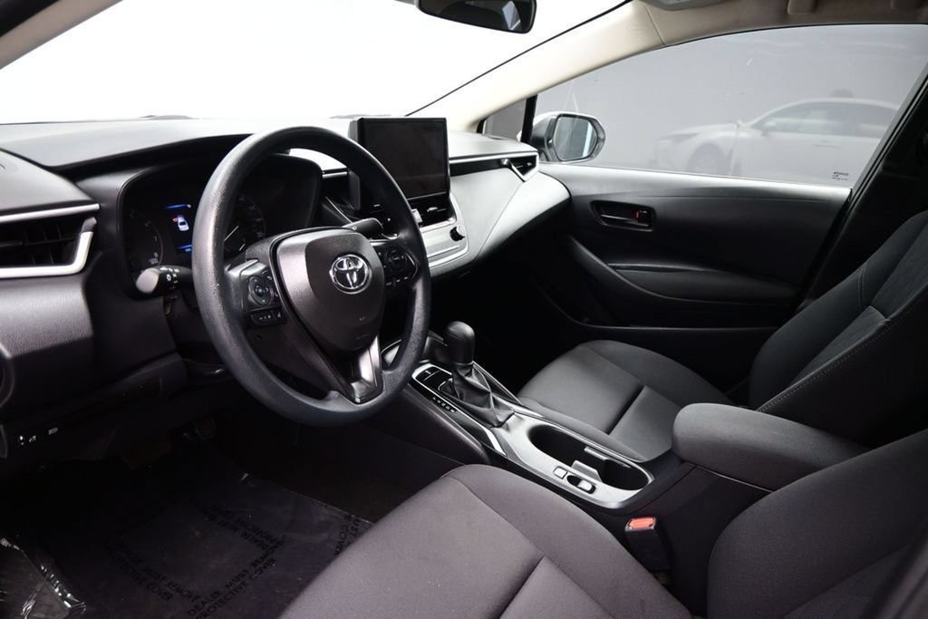Used 2025 Toyota Corolla LE FWD image 8