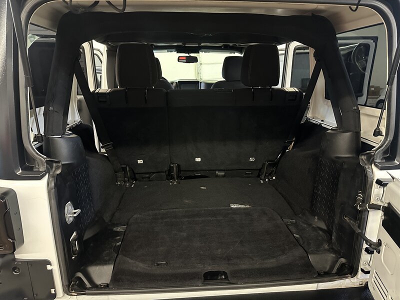 Used 2015 Jeep Wrangler Unlimited Rubicon w/ Connectivity Group AWD/4WD image 20