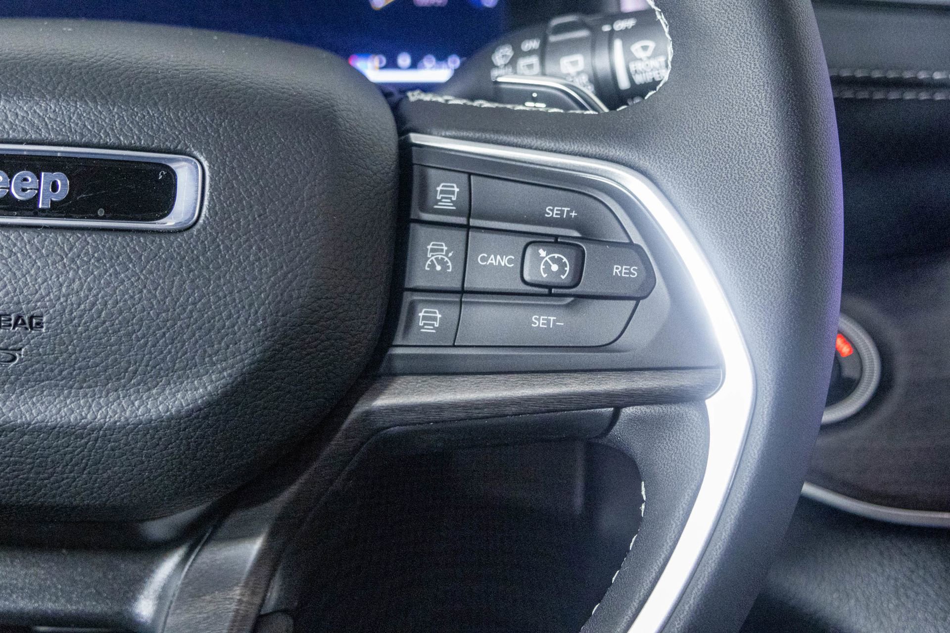 New 2025 Jeep Grand Cherokee Limited image 32