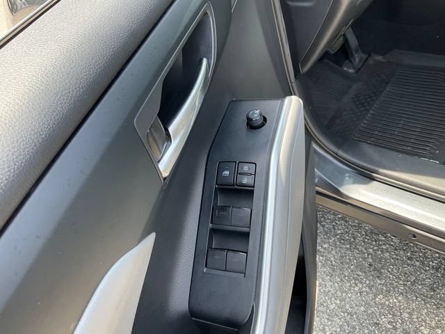 Used 2021 Toyota Highlander XLE AWD/4WD image 8