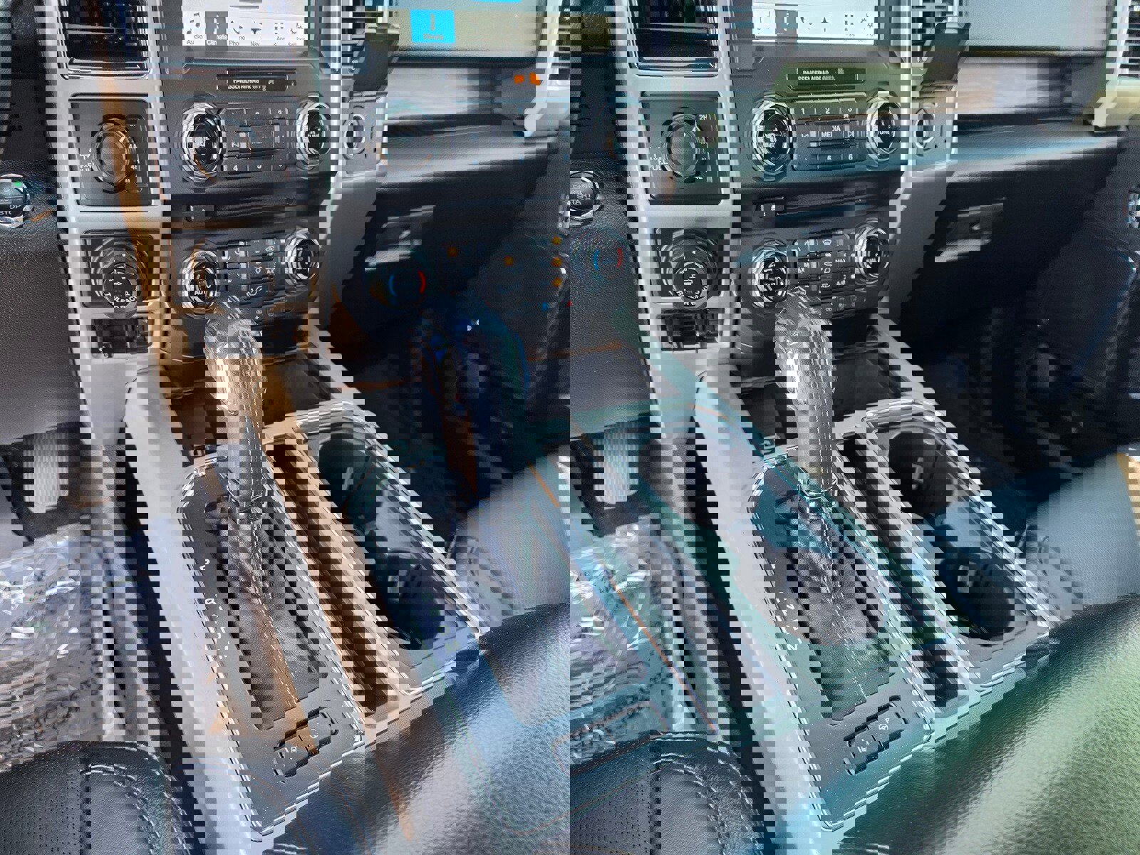 Used 2018 Ford F150 Lariat w/ Equipment Group 502A Luxury image 27