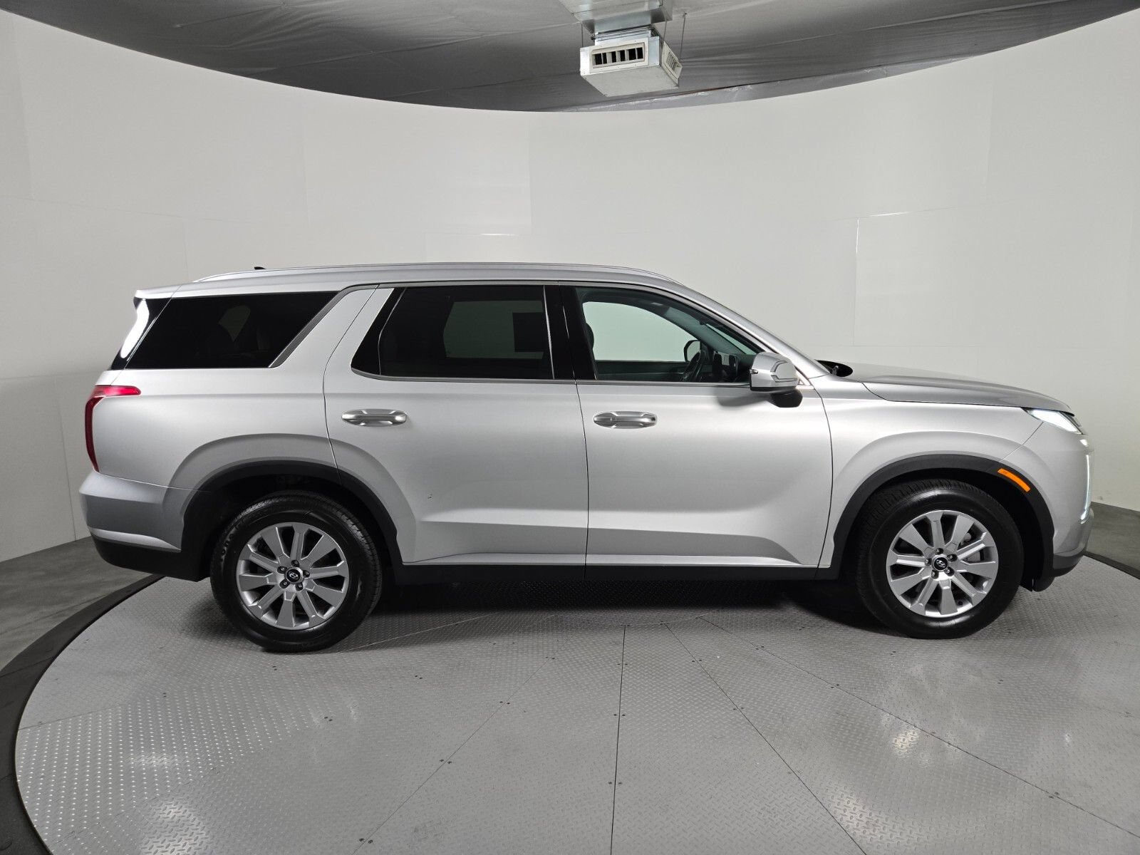 Used 2024 Hyundai Palisade SEL FWD image 3