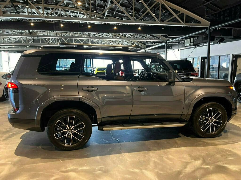 Used 2025 Lexus GX 550 PremiumPlus/TrafficAssist/Blac w/ Accessory Package (31) image 6