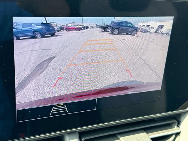 Used 2024 Chevrolet Trax RS w/ Driver Confidence Package FWD image 17