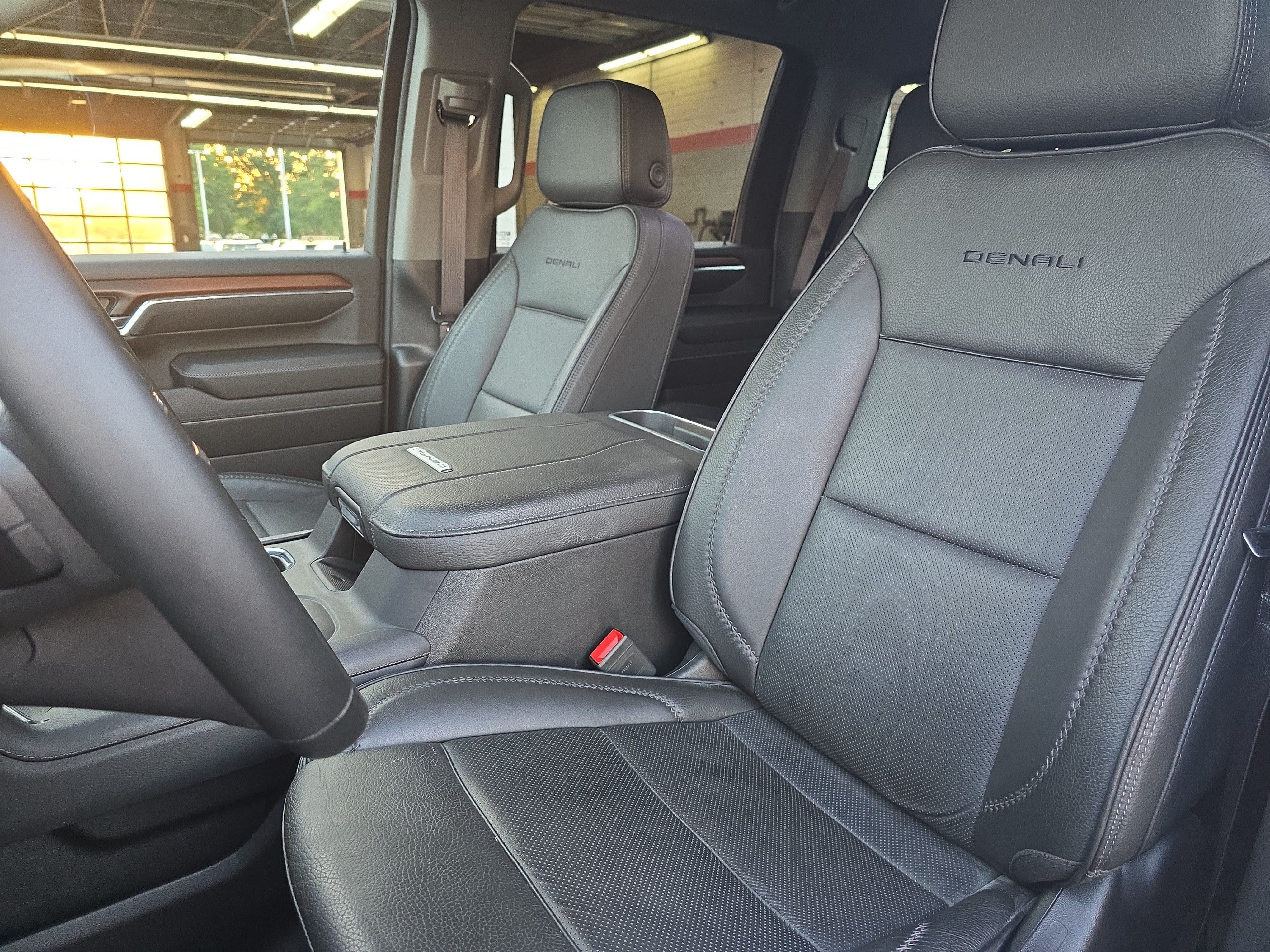 Used 2024 GMC Sierra 2500 Denali w/ Denali Reserve Package AWD/4WD image 14