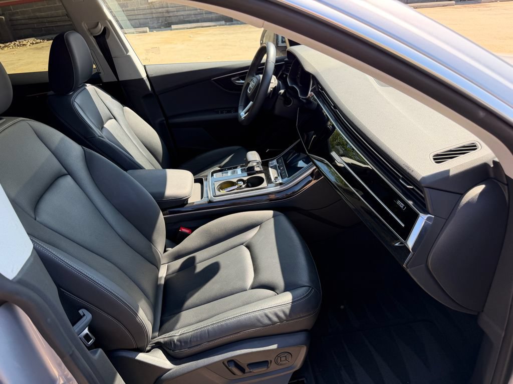 Used 2019 Audi Q8 Premium Plus AWD/4WD image 22