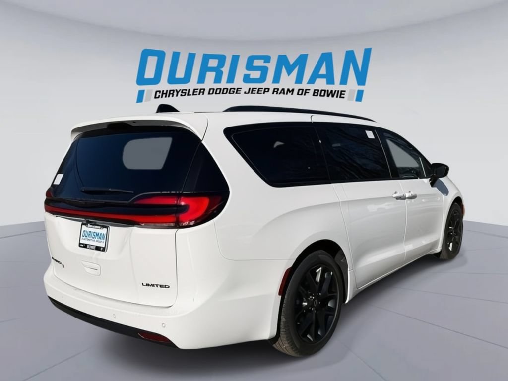 New 2026 Chrysler Pacifica Limited w/ Uconnect Theater Family Group FWD image 6