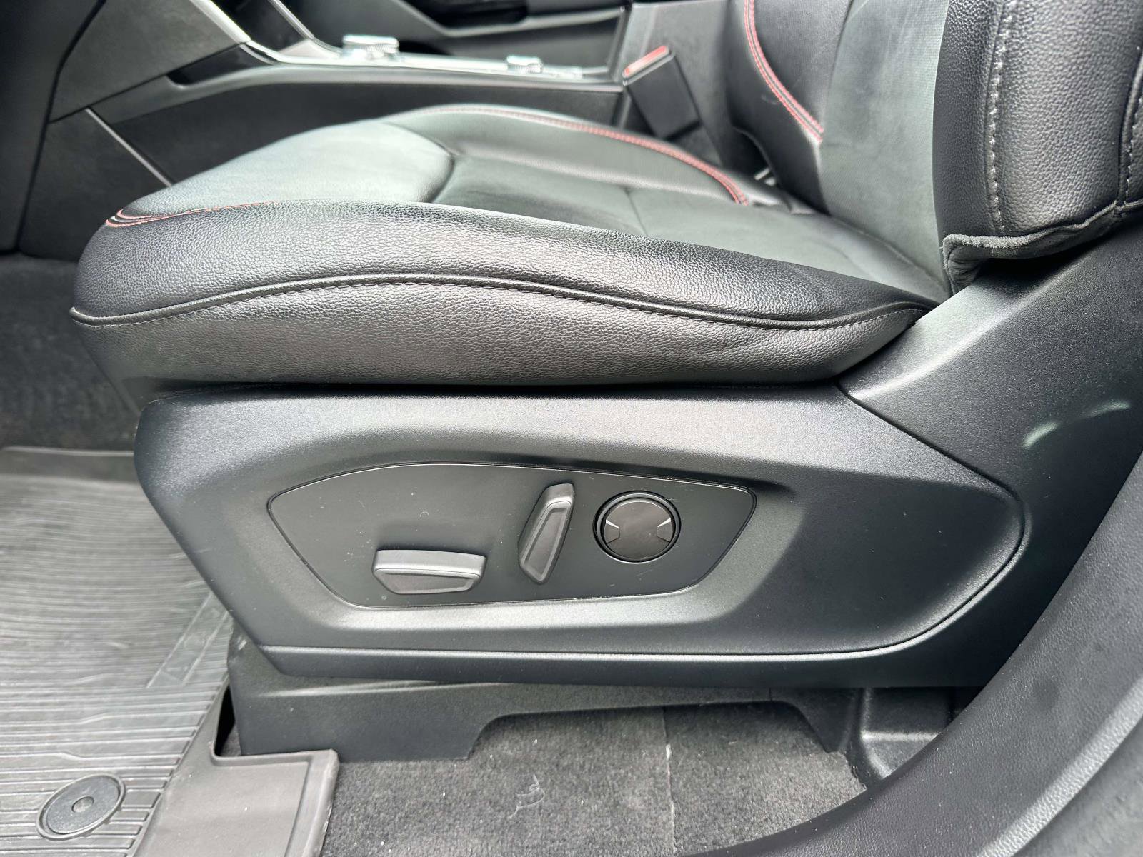 Certified 2022 Ford Explorer ST-Line w/ Class IV Trailer Tow Package image 11