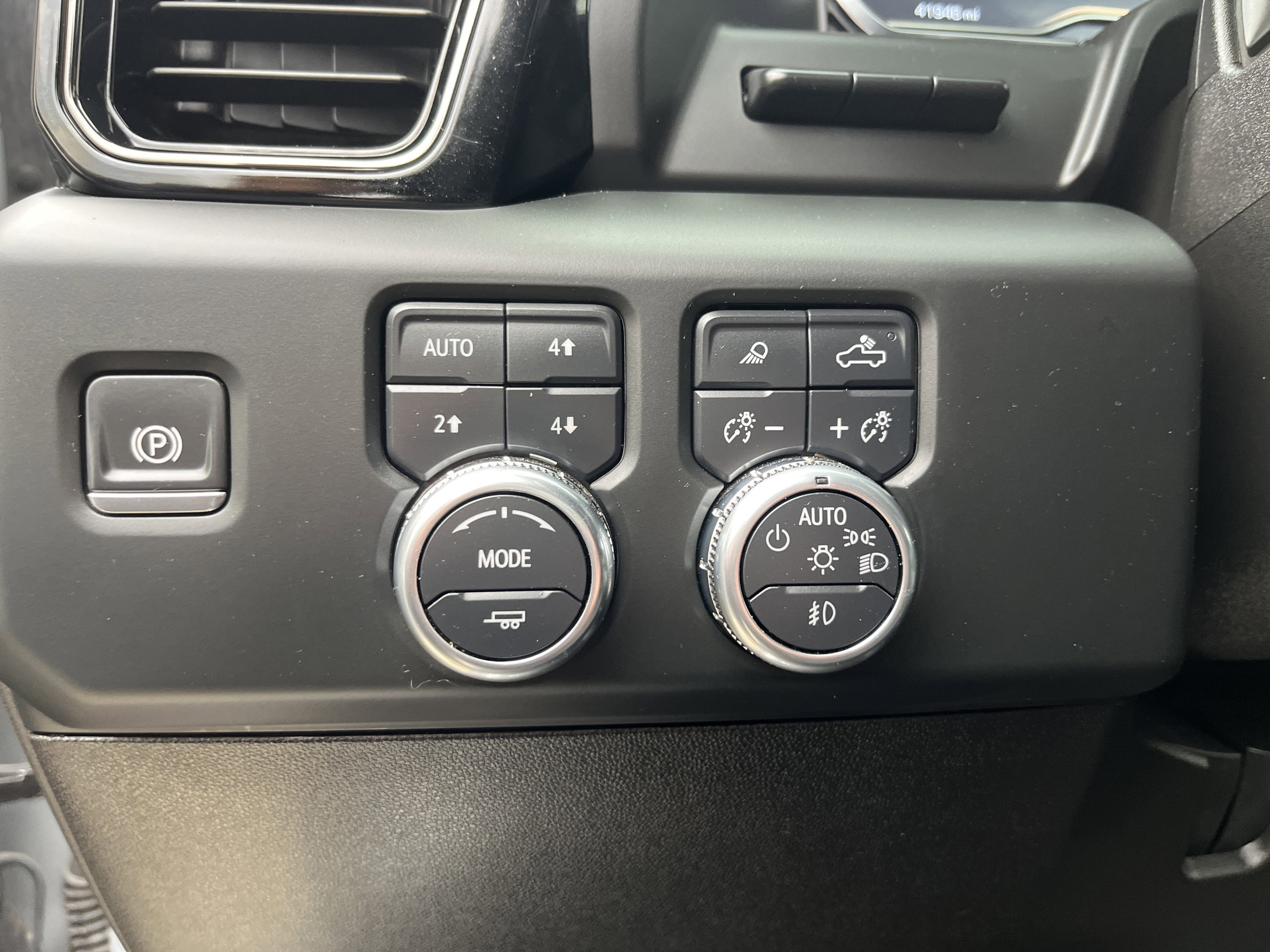 Used 2025 GMC Sierra 2500 AT4 w/ AT4 Premium Plus Package image 25