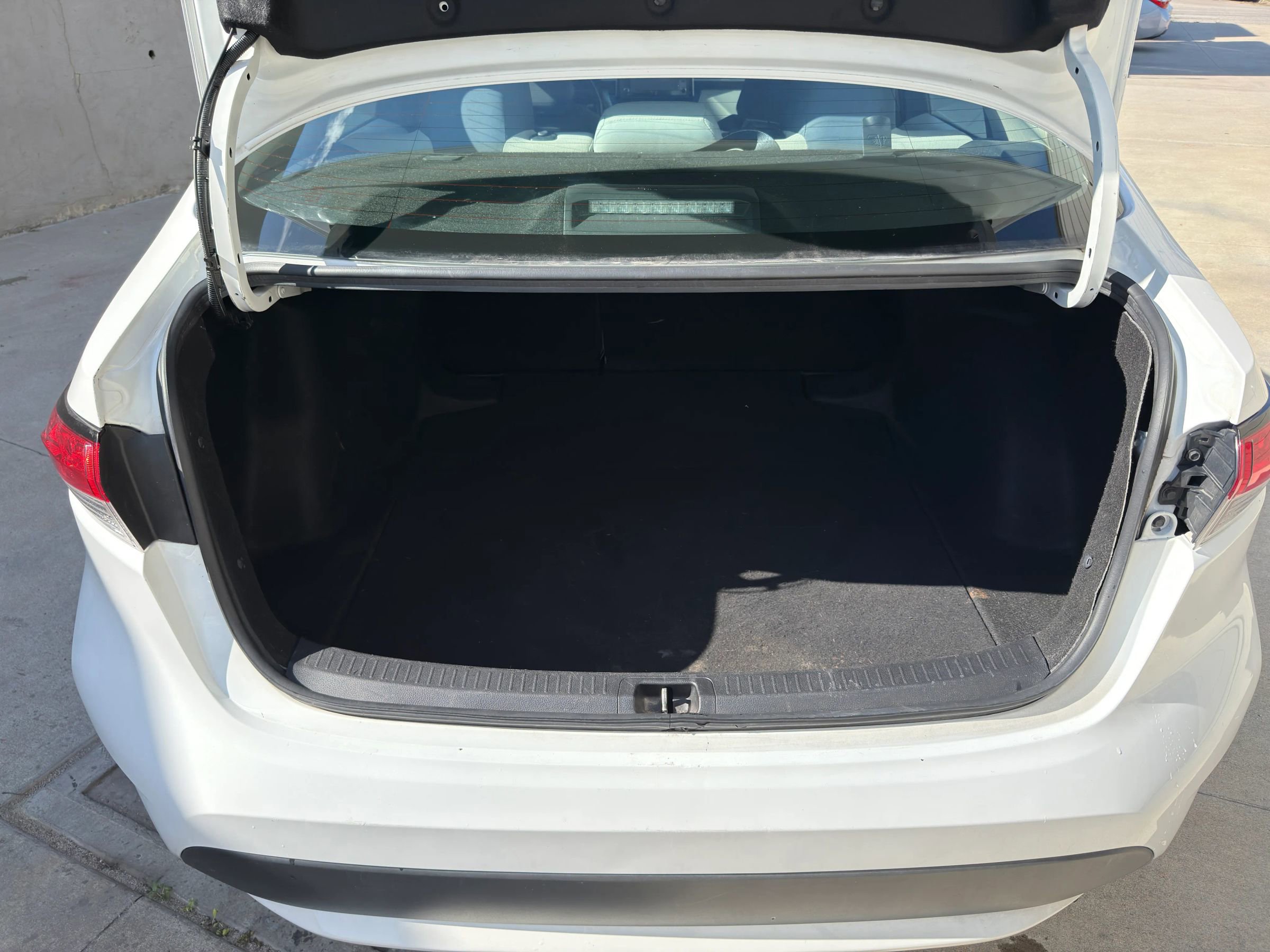 Used 2021 Toyota Corolla LE image 7