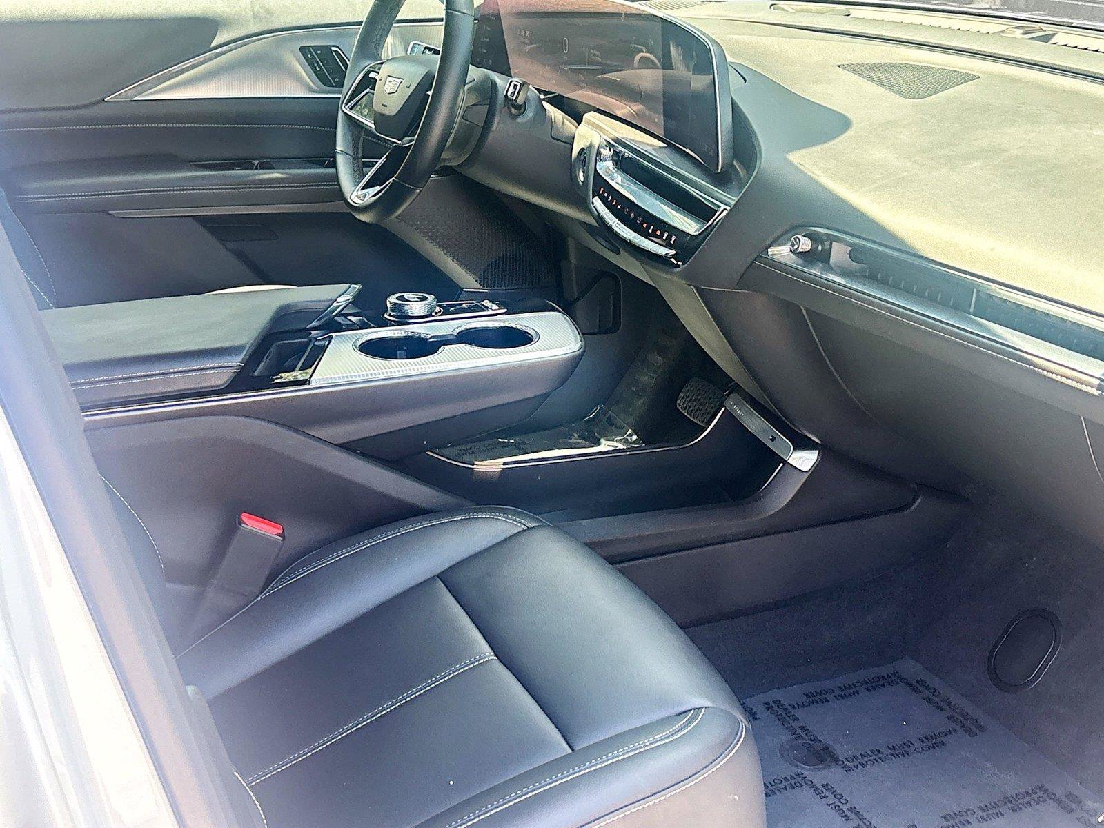Used 2024 Cadillac Lyriq Tech RWD image 27