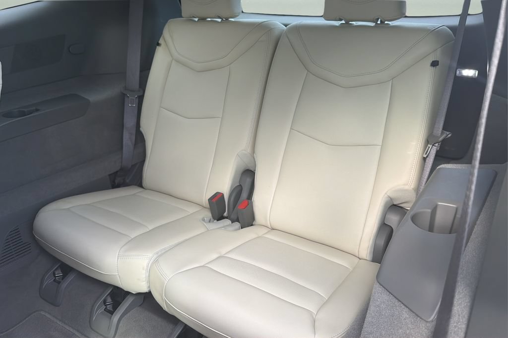 Certified 2024 Cadillac XT6 Premium Luxury w/ Technology Package FWD image 17