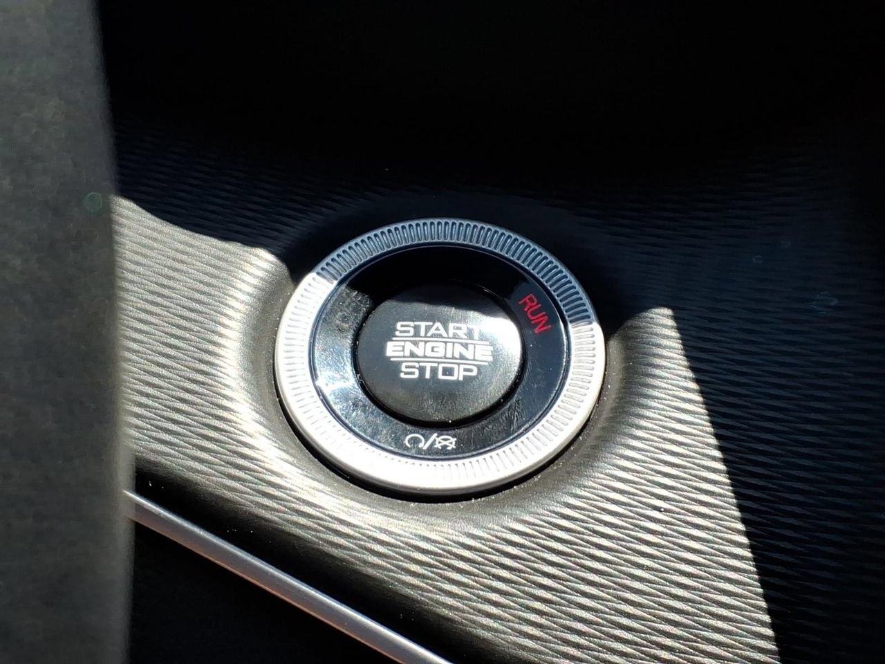 Used 2025 Jeep Grand Cherokee Altitude AWD/4WD image 8
