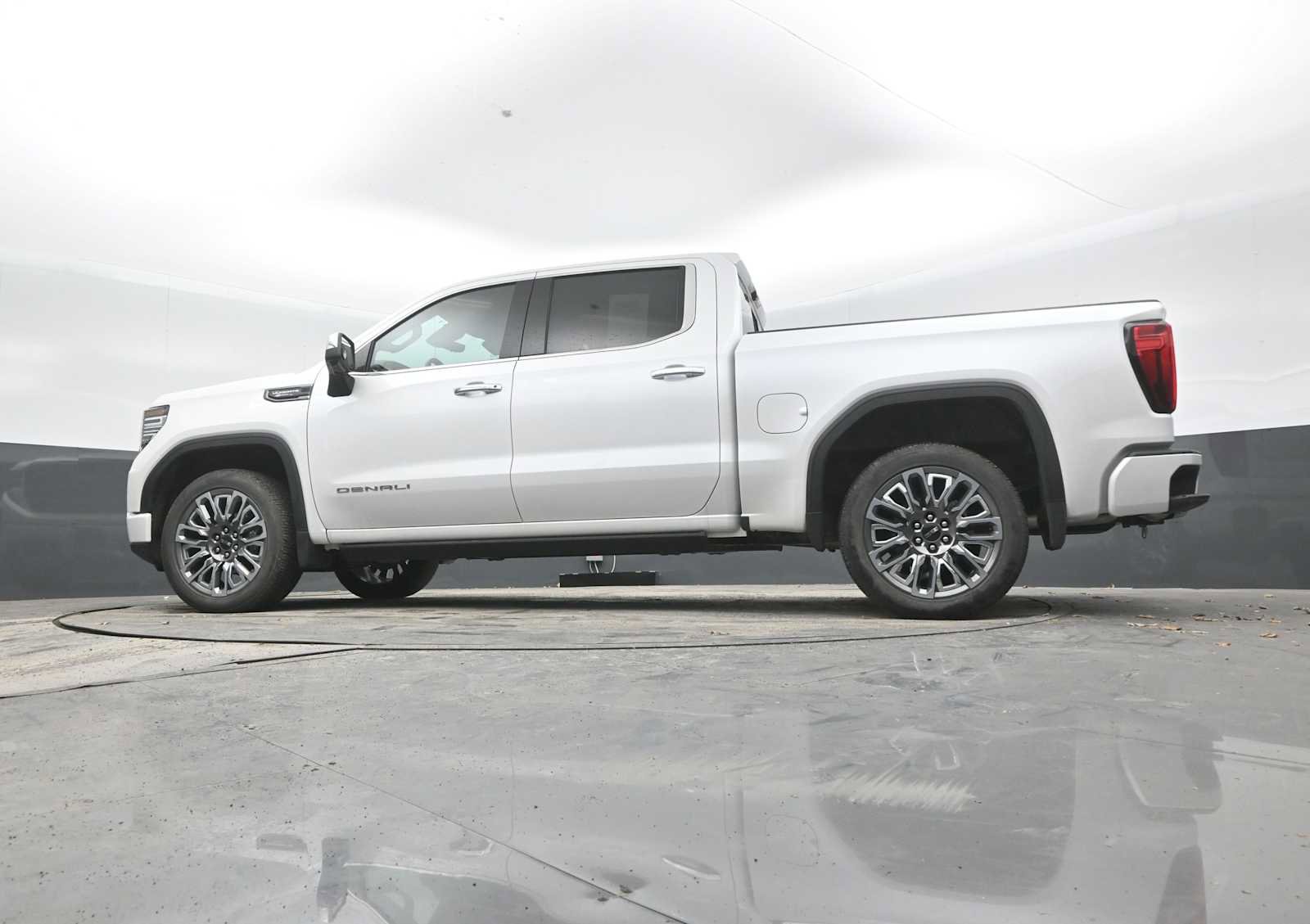 Used 2025 GMC Sierra 1500 Denali Ultimate AWD/4WD image 24