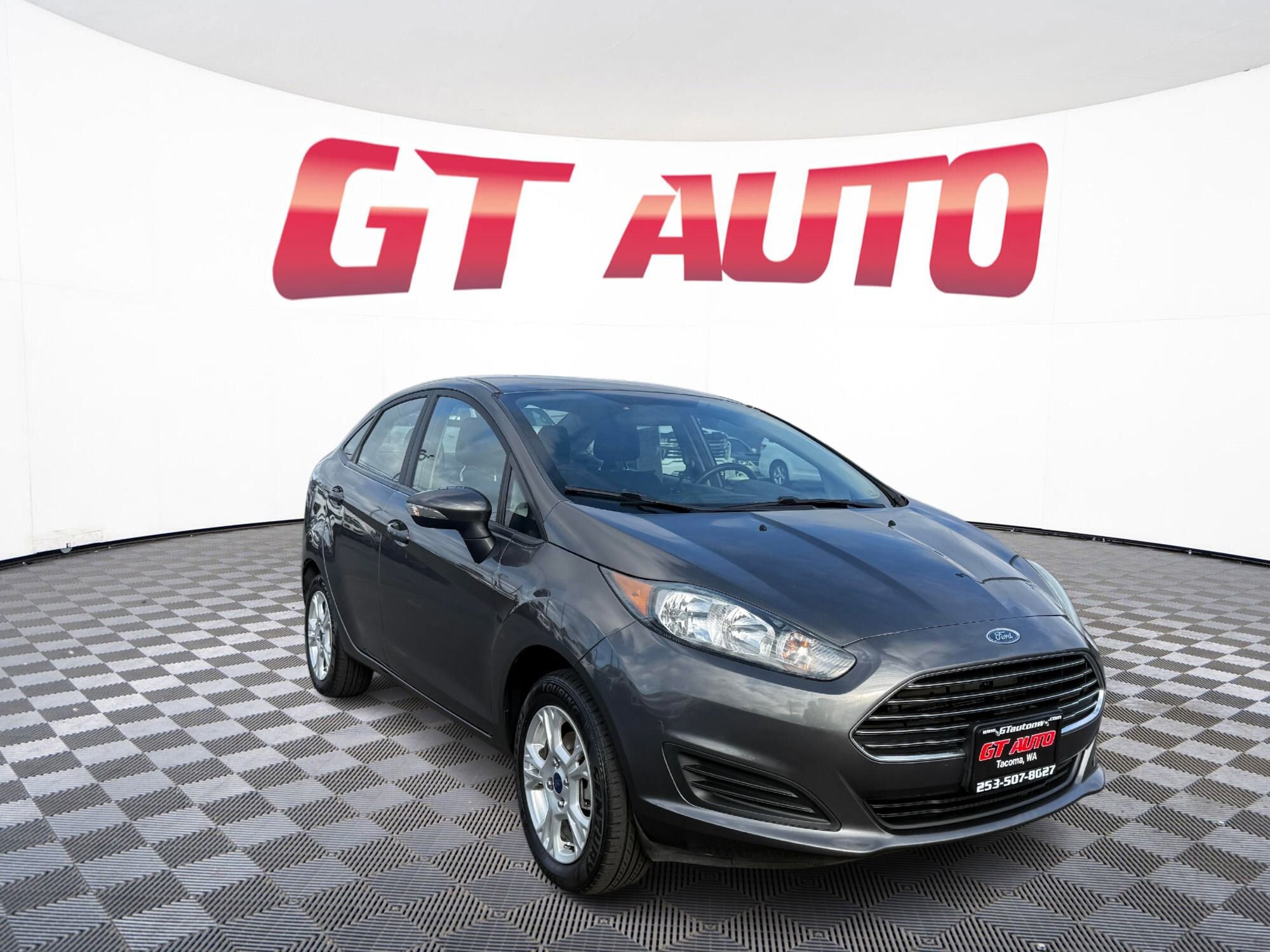 Used 2016 Ford Fiesta SE image 1