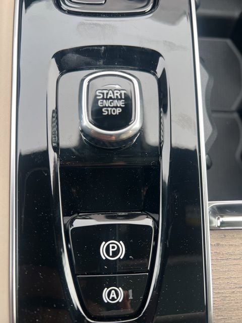 New 2026 Volvo XC90 T8 Plus w/ Protection Package Premier image 18