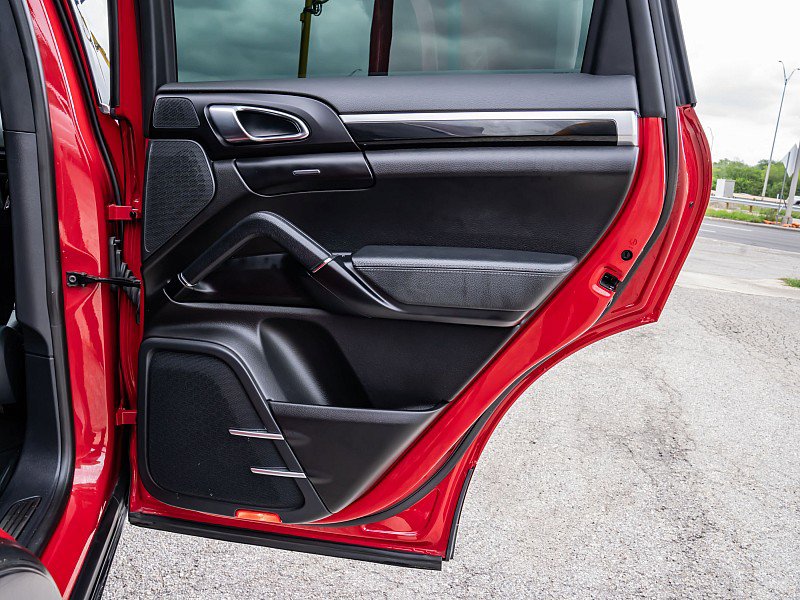 Used 2017 Porsche Cayenne AWD/4WD image 14