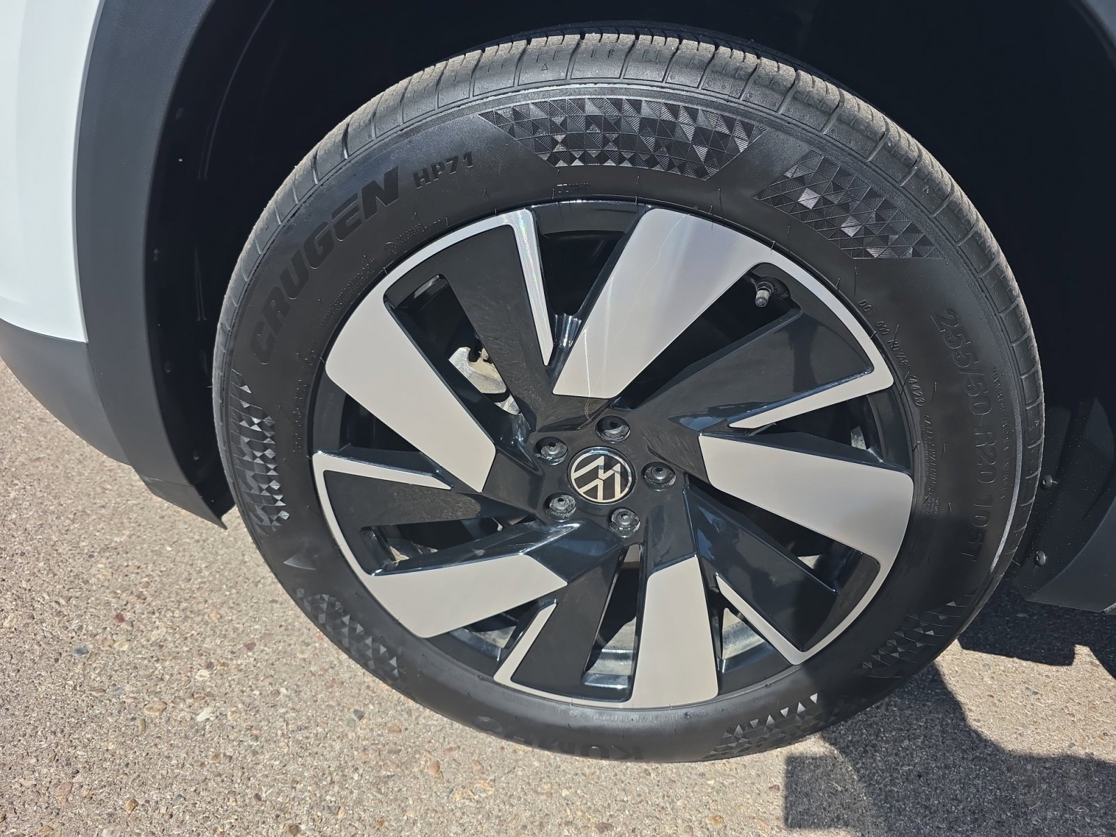 Used 2024 Volkswagen Atlas Cross Sport SE image 26