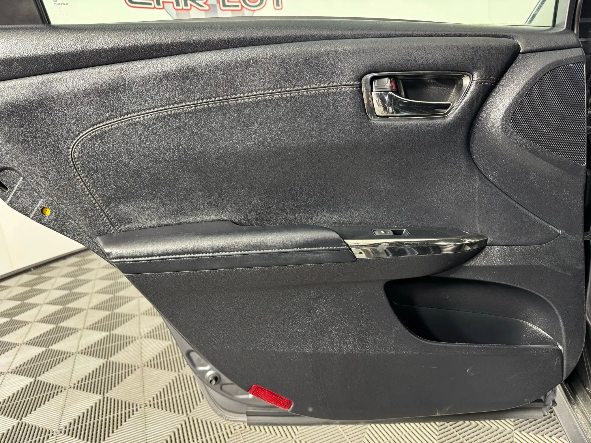 Used 2013 Toyota Avalon Limited image 42