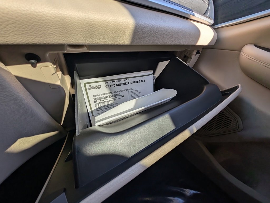 New 2025 Jeep Grand Cherokee Limited image 34