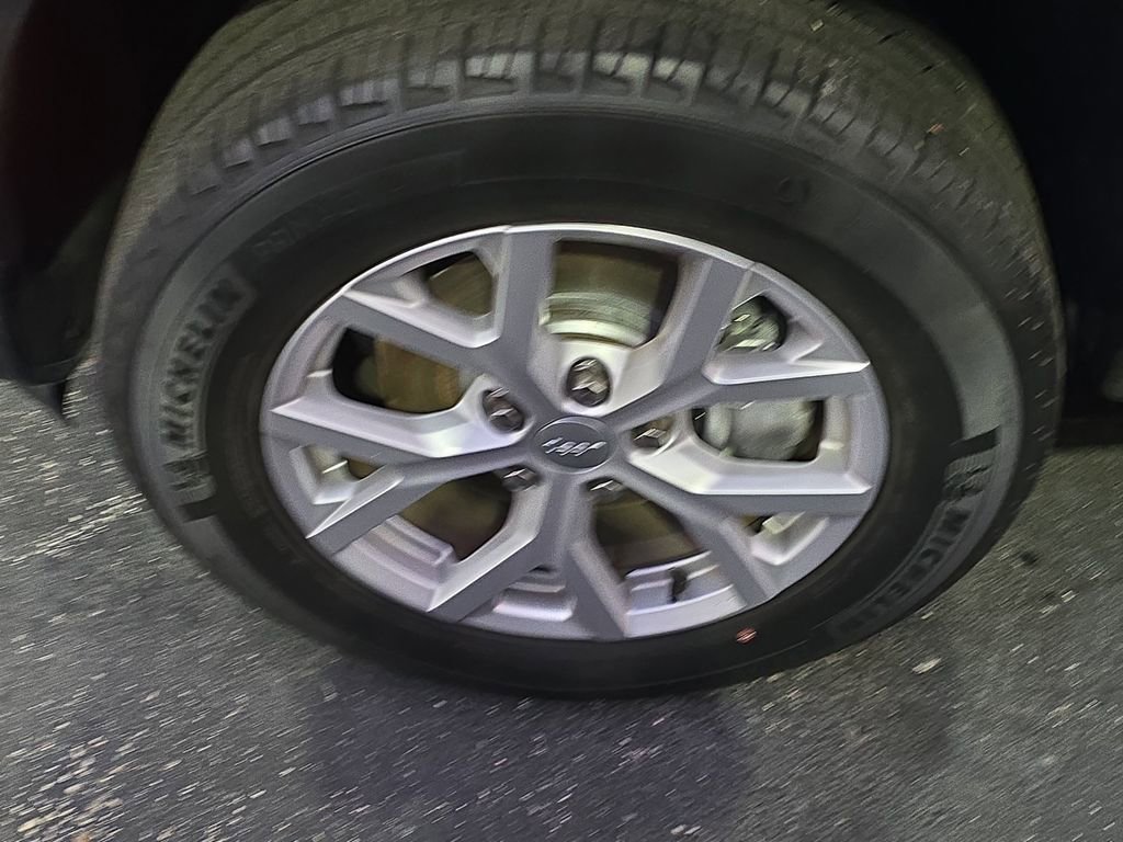 Used 2022 Jeep Grand Cherokee Limited image 6