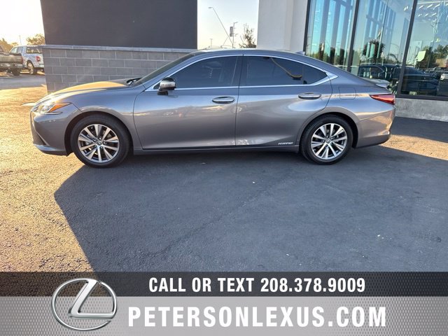Used 2021 Lexus ES 300h w/ Accessory Package FWD image 3