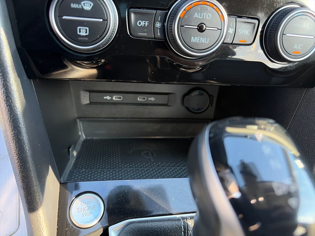 Used 2022 Volkswagen Taos SEL image 24