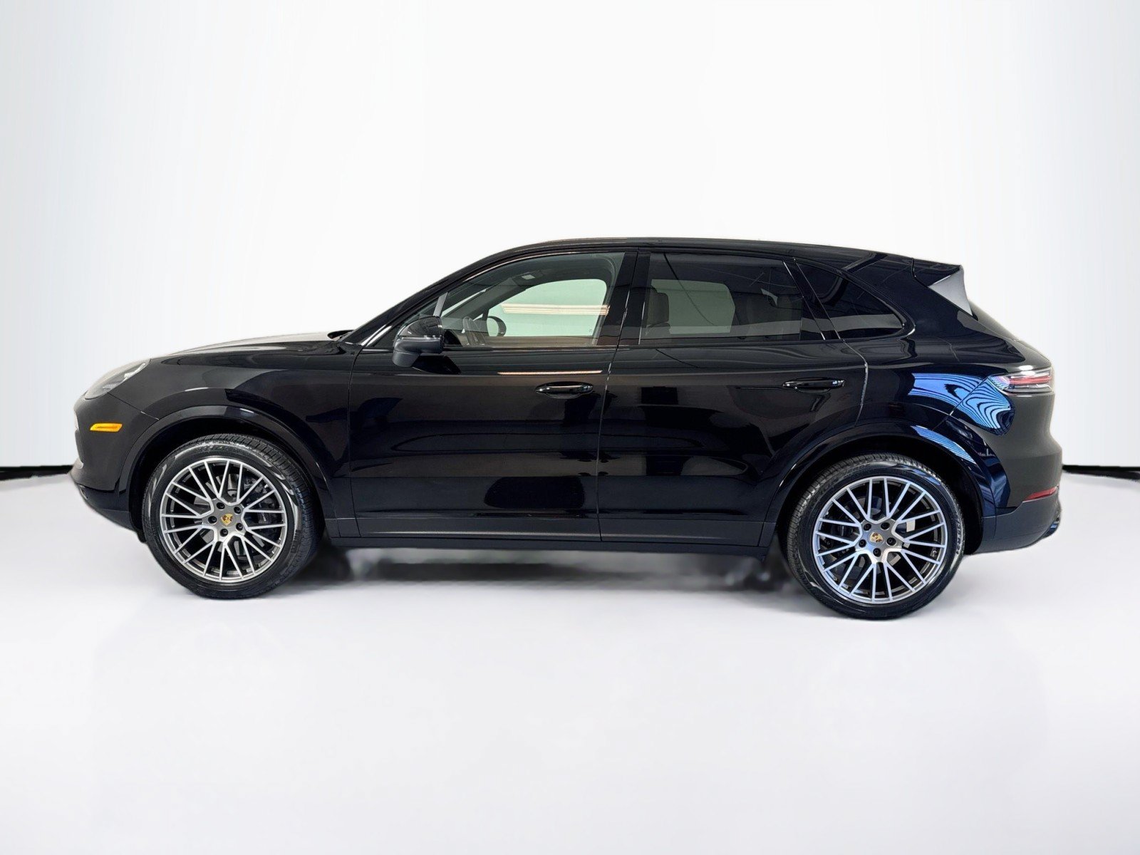 Used 2023 Porsche Cayenne Platinum Edition AWD/4WD image 2