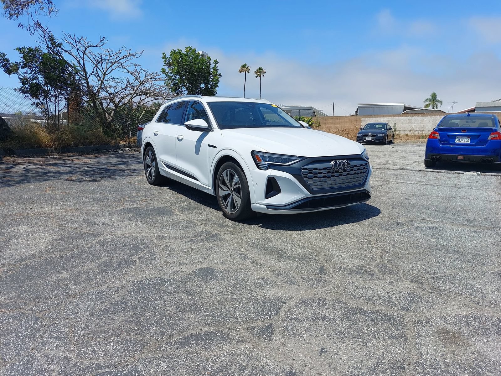 Used 2024 Audi Q8 e-tron Premium Plus w/ Premium Plus Package AWD/4WD image 2
