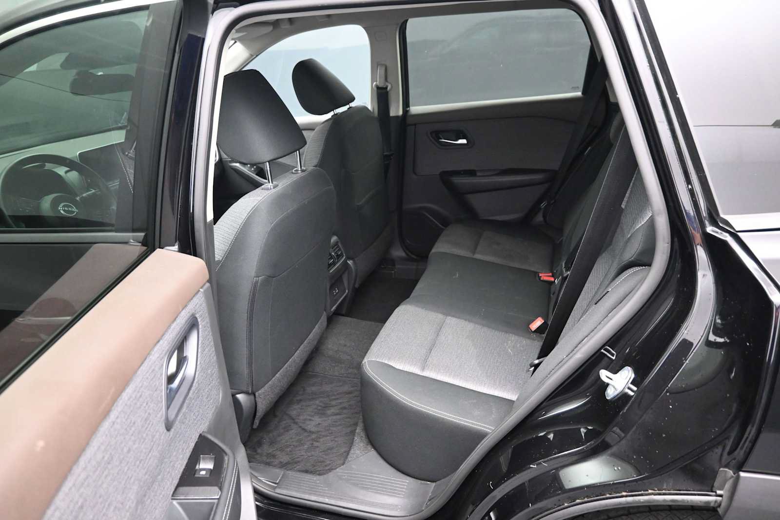 Used 2023 Nissan Rogue SV AWD/4WD image 14
