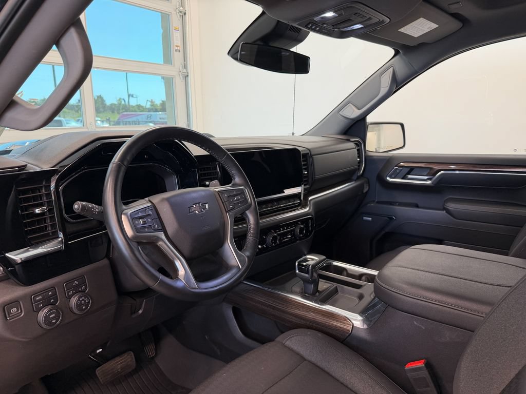 Used 2024 Chevrolet Silverado 1500 LT Trail Boss w/ Convenience Package II AWD/4WD image 15