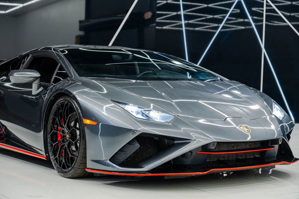 Used 2021 Lamborghini Huracan EVO image 5