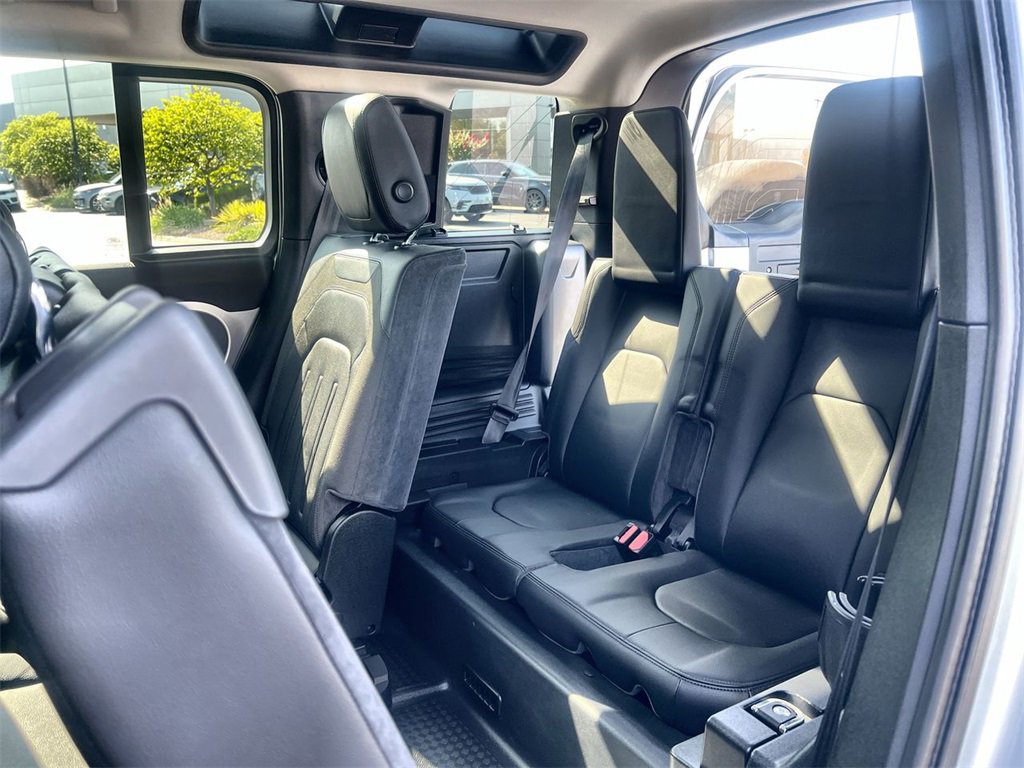 Used 2020 Land Rover Defender 110 First Edition image 19