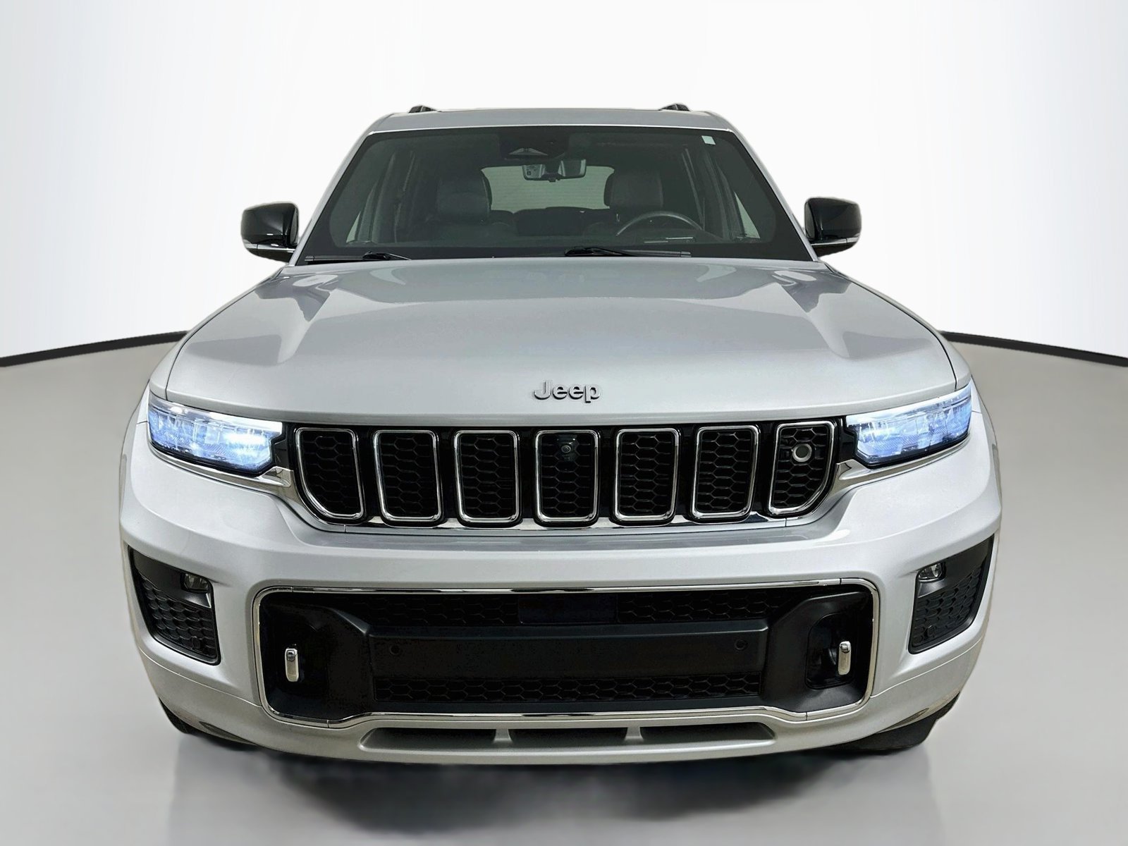 Used 2023 Jeep Grand Cherokee L Overland w/ Advanced Protech Group III AWD/4WD image 2