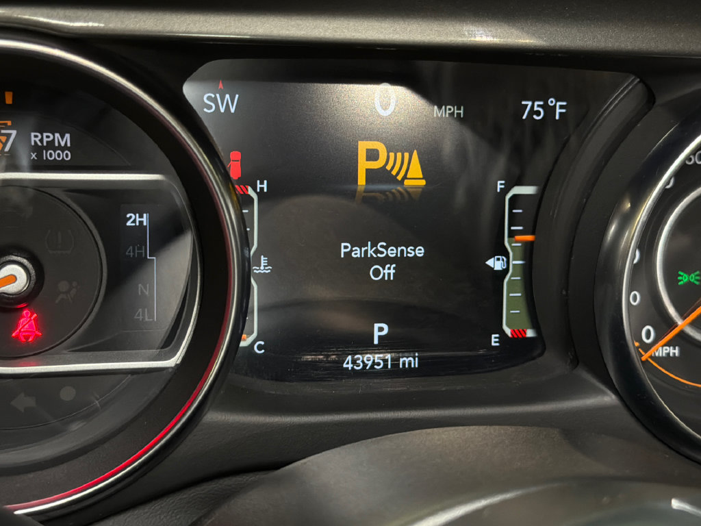 Used 2023 Jeep Wrangler Unlimited Sahara w/ Safety Group AWD/4WD image 21