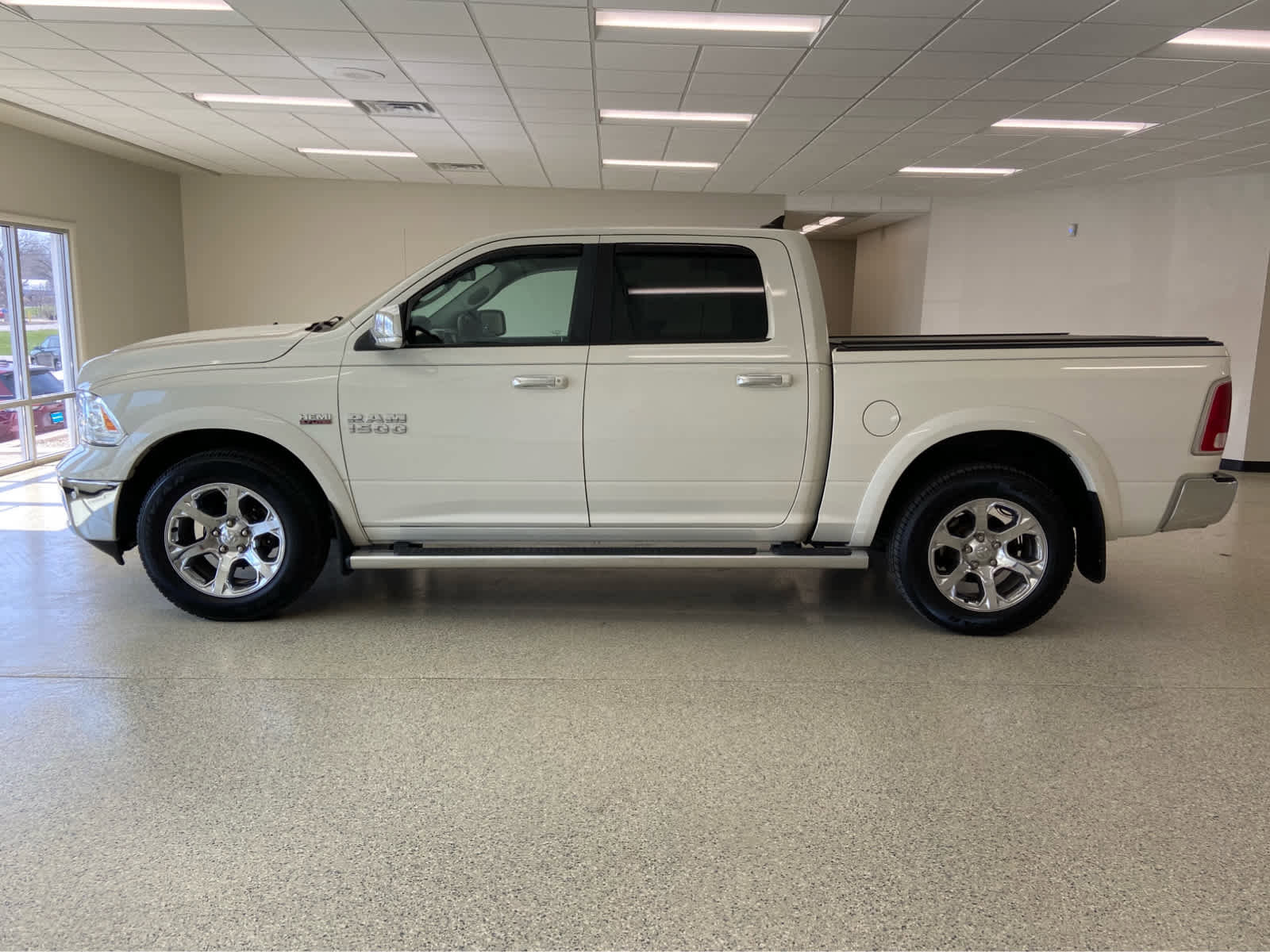Used 2018 RAM 1500 Laramie w/ Convenience Group image 9