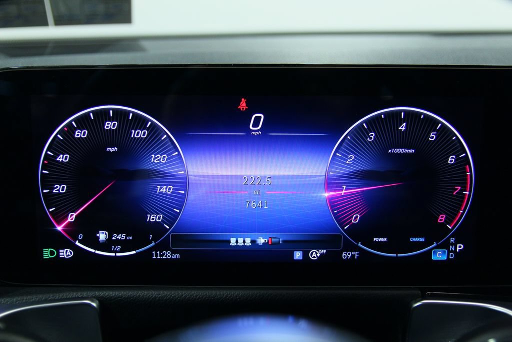 Used 2025 Mercedes-Benz GLB 250 4MATIC image 17