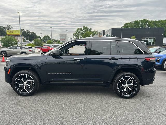 Used 2023 Jeep Grand Cherokee Summit AWD/4WD image 4