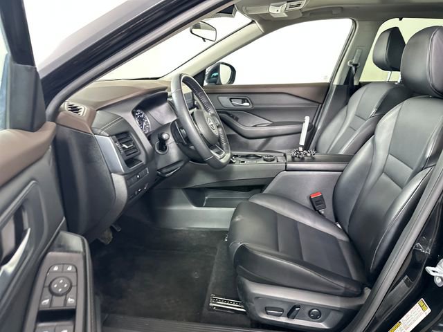 Used 2023 Nissan Rogue SV w/ SV Premium B Package image 11