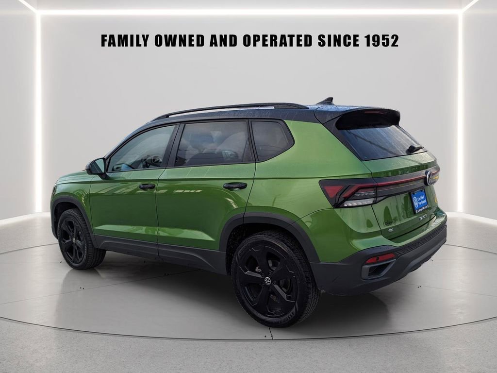 Certified 2025 Volkswagen Taos SE AWD/4WD image 4