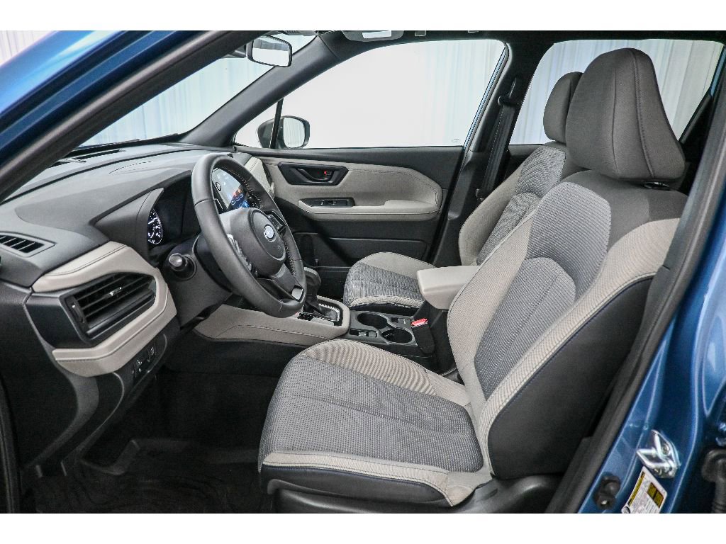 Used 2025 Subaru Forester Premium image 31