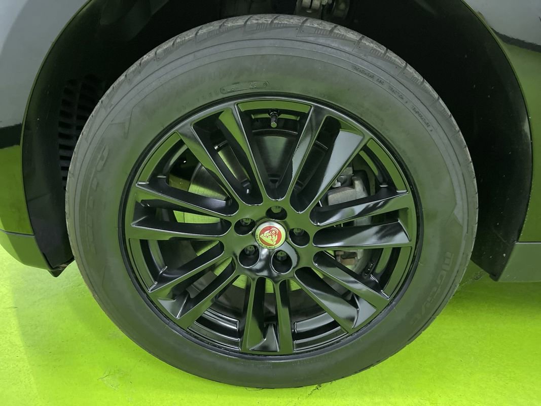 Used 2019 Jaguar F-PACE Prestige image 16